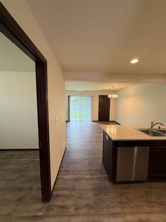 $1,700 / 2br - 780ft2 - Newly Renovated 2 Bed/1 Bath Apartment, Available Now! (Lynden)63920959684227123