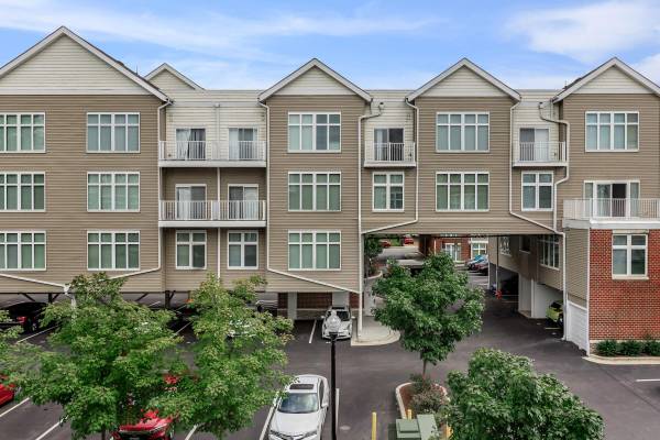 $1,620 / 1hab - 550ft2 - Vive con estilo con comodidades tipo resort y ubicación caminable 🌸 (24 C St, Laurel, MD)63694482798979120