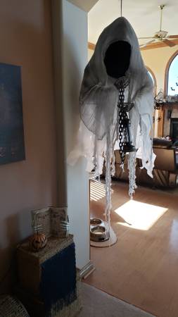 HALLOWEEN HANGING FACELESS GHOST 1