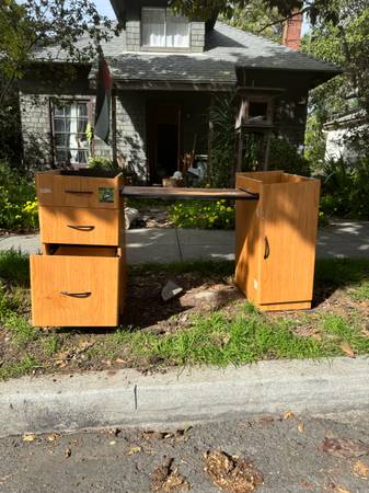 curb alert: functional computer desk, needs top 1