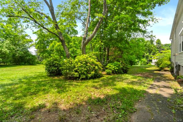 $355,000 / 4br - 1600ft2 - UPDATED 4 BR 1.5 BATH 1600sf HOME, LARGE LEVEL LOT, MOVE-IN READY !! (HAMDEN, CT)63989075802370124