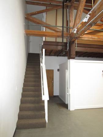 $1,693 / 1br - 1900ft2 - MOVE-IN INCENTIVE! Live Work Loft Apartment!! 1066 47th Ave #4 (oakland)63682888403073122