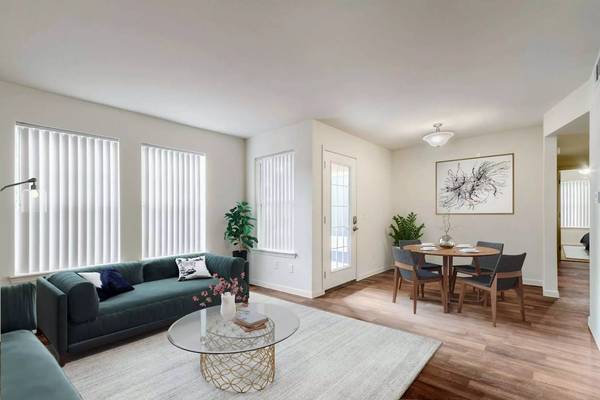 $1,075 / 2br - 862ft2 - Every day's a staycation in our charming 2 BR homes! (Houston)63924168428035123