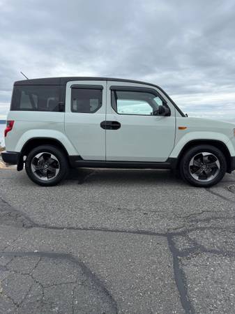 2010 Honda element all-wheel-drive extremely low miles clean title - $12,900 (Edmonds)63617276201475123