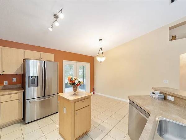 $900 / 3br - 1224ft2 - This move-in-ready 3-bedroom, 2-bath home (8138 SW 131st Ln, Ocala, FL 34473)63963327523075121