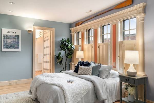 Sophisticated and charming with 1