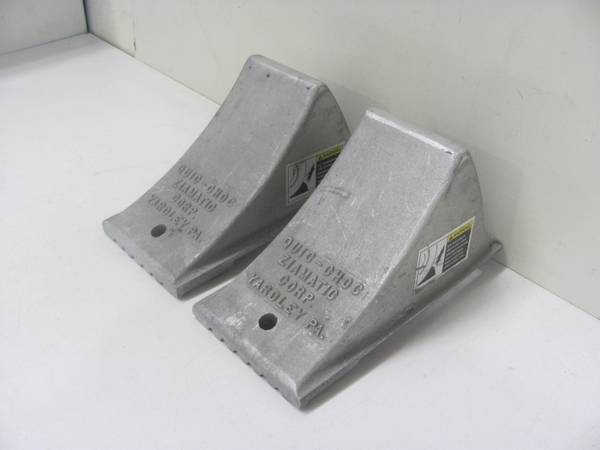 SET OF 2 Quic-Choc Medium Size Cast Aluminum Wheel Chock Chocks 1