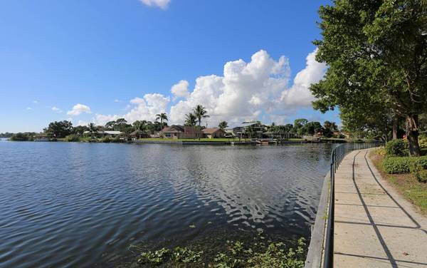 $2,690 / 3br - 1588ft2 - 3BD 2BA, Located in Lake Worth, Short Term Leases (6116 Yellow Sun Drive, Lake Worth, FL)63983674905475121
