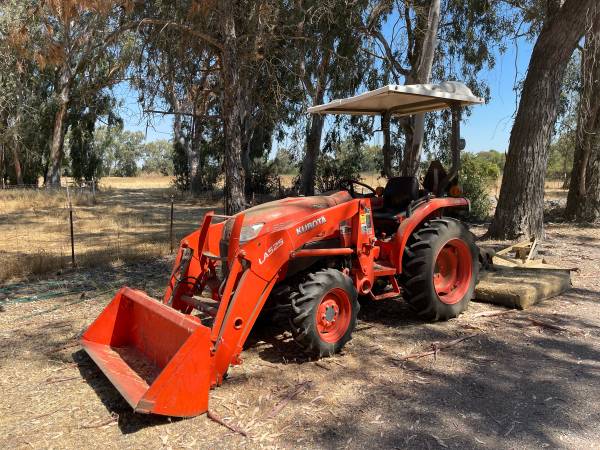 2019 Kubota L3301 with attachments 1