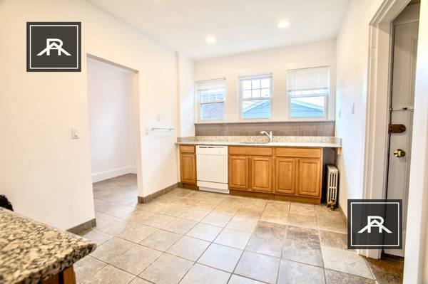 $3,300 / 3br - NEW TO MARKET BEAUTIFUL 3 BEDROOM WITH PARKING! MUST SEE WON'T LAST (Brighton)63996404187010124