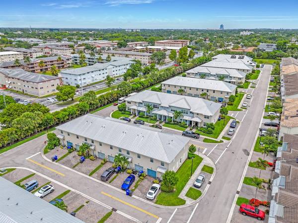 $548,500 / 3br - 1421ft2 - 3B/2.5 Beautiful Modern Townhome in Hillcrest (Hollywood Beach)63906440614531121