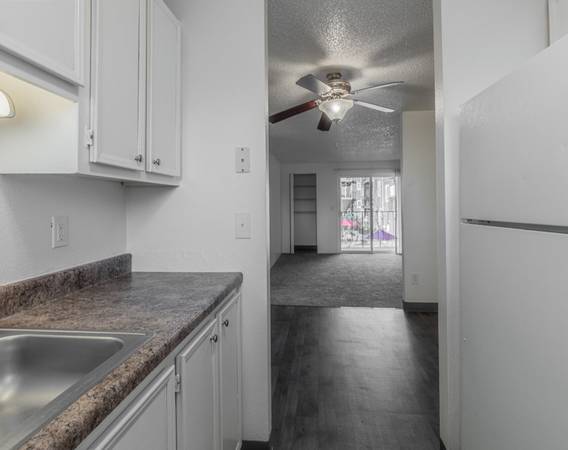 $1,350 / 1br - Friendly Atmosphere & Neighbors, Garages + Pet Friendly One Bedroom (North Clackamas)63914740456578124