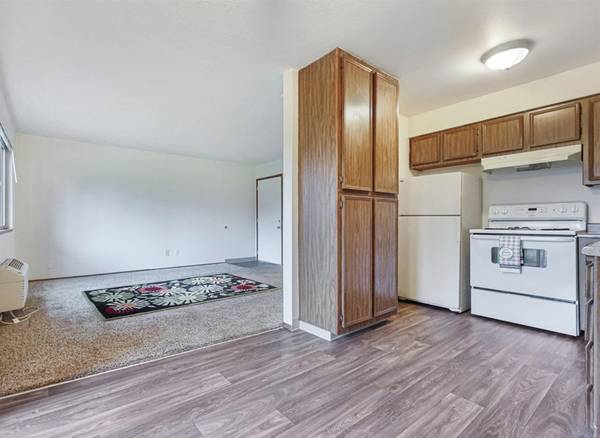 $1,685 / 2br - Spacious Gresham 2Bed - Main City Park (garden, playground, dog park) (SE Portland)63914738020611122