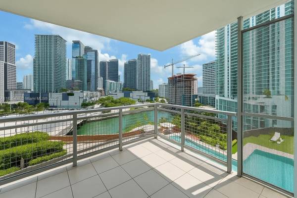 $3,400 / 2br - 1048ft2 - Enjoy the River from this Deep Terrace! (Wind- Brickell)64001845213570120