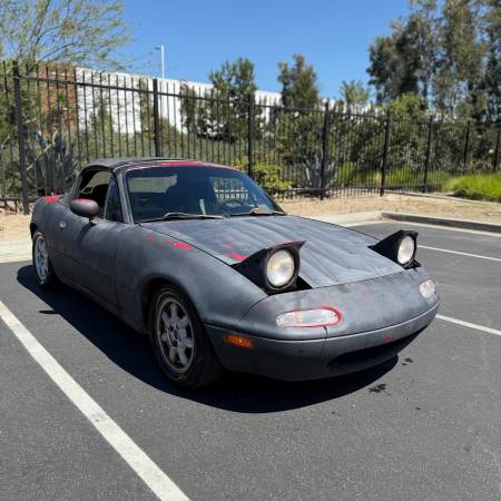 1992 Mazda Miata 1.6 with a MANUAL TRANSMISSION! - $2,850 (90248)63615926775169120