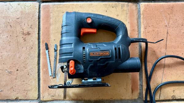 Black & Decker 4-Amp Jig Saw 1