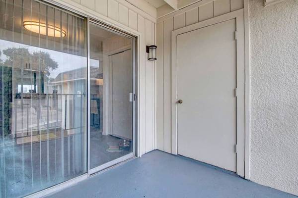 $950 / 1br - 700ft2 - Heat, Ceiling Fans, Close to laundry room (8225 Calmont Ave, Fort Worth, TX)63622616040195124