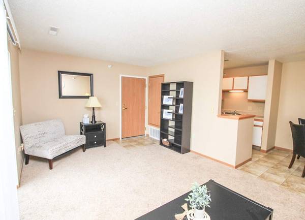 $1,250 / 2br - 953ft2 - Our Residents STAY! Ask me why!! (1000 East 17th Street, South Sioux City, NE)63846412427395121