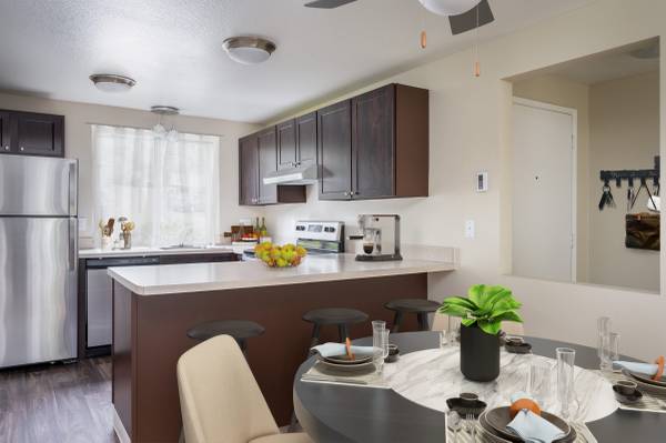 $1,825 / 2br - 940ft2 - Tigard, Ground Floor, 2x2 , walk in shower, Laundry in Unit (Tigard)63672530349953120