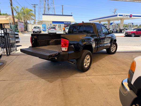 2017 Toyota Tacoma Pickup 111K - Photo 8