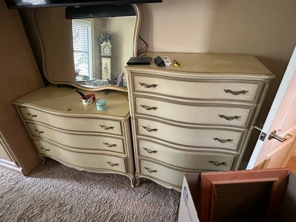 Drexel bedroom set. 2 nightstands, headboard, dresser and vanity 1