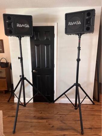 Panasonic Ramsa WS-A200 pair compact 2-way bass-reflex speakers DJ set 1