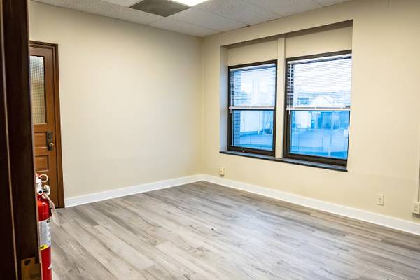 $425 / 332ft2 - Affordable Office & Warehouse Spaces – Starting at $425/month! (381 Broadway, Menands, NY 12204)63756277131265120