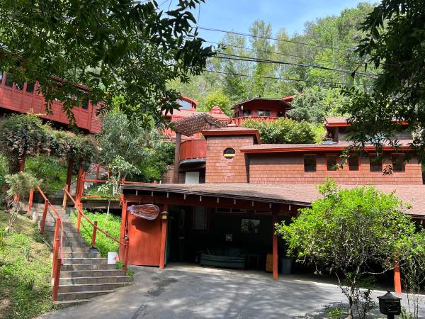 Beautiful Marin Studio Apartment in Artisan Villa Aubergine Compound! 1