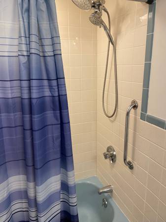 $1,200 / 3br - Large room, walk in closet in Milton home with large yard (Milton)63845967728769120