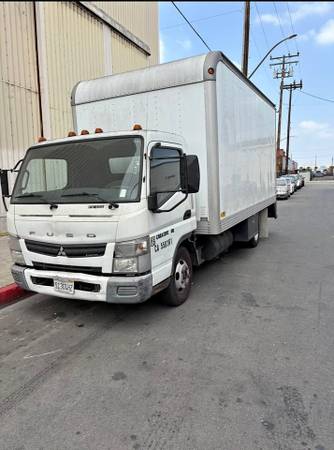 LOW MILE DEISEL  BOX TRUK BOX VAN  MOVING TRUCK DIESEL 1