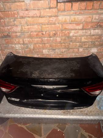 Chrysler 200 cajuela 1