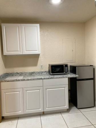 $1,600 / 1br - Efficiency Independiente, Amoblado (Miami Kendall)64051007065218121
