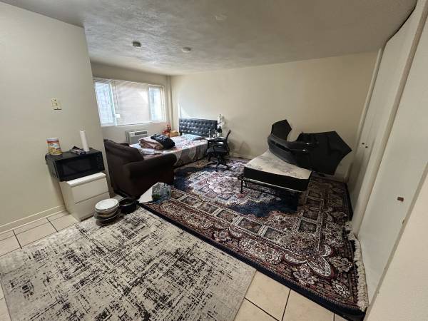 Spacious Studio Near Brady St - Heat and Gas Included! 1