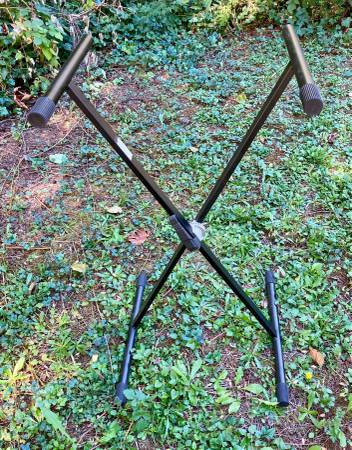 Keyboard stand 1