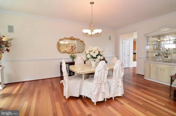 $1,500 habitación XL con baño XL mes a mes (Falls Church)63843416081923123