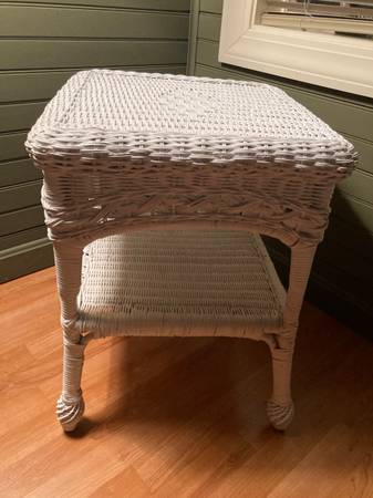 White Wicker Stand 1