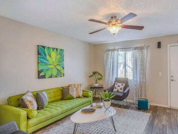 $1,395 / 2br - 868ft2 - Refrigerator with freezer, Garbage disposal, 2 Laundry Facilities64024999863427121