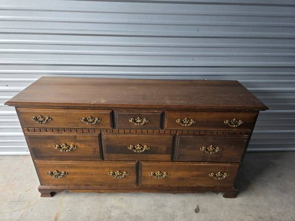 Free dresser 1