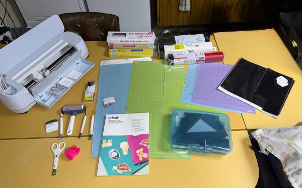 Cricut Maker 3 Ultimate bundle- used once 1