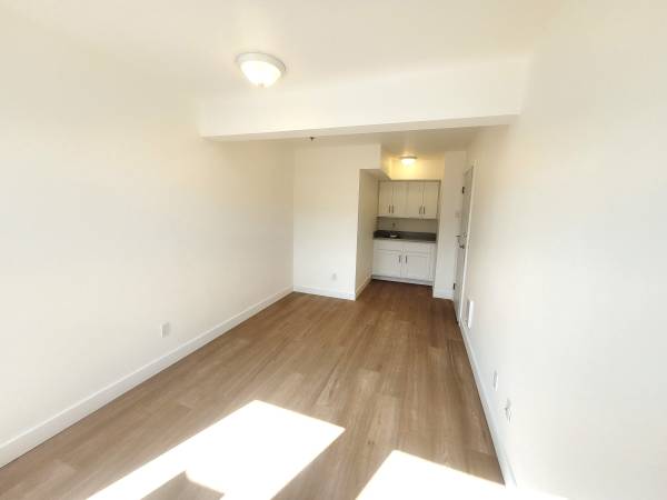 $417 / 185ft2 - 185 Sqft Commercial Space in Downtown Blaine - #5 (Blaine)63935190408195124