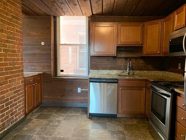$1,799 / 2br - Charming 2BR at Craig House w/ Updated Kitchen & Exposed Brick ✨🧱 (Pittsburgh)64013531880065121