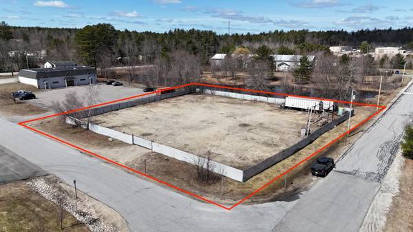 LARGE GATED IMPOUND / LAY DOWN YARD AVAILABLE 1