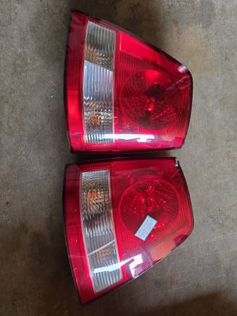 Luces traseras 2005 Kia Sorento - $65 (Seattle)63471421494145120