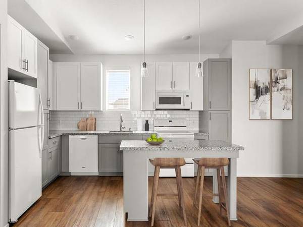 $3,687 / 2br - 1057ft2 - 2 BR en Ewa Beach con aire acondicionado central y encimeras de granito (Ewa Beach)63686672272513124