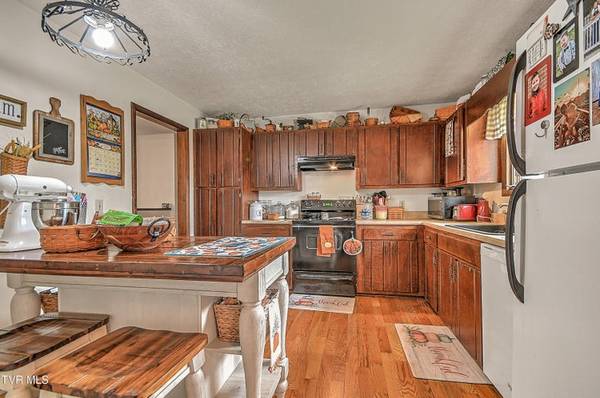 $359,900 / 3br - 2010ft2 - looking for that Quiet Country Feel, Mere Minutes from City? (Jonesborough)64290296725507122