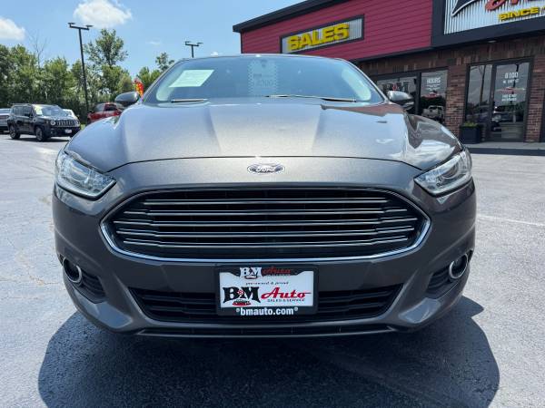 2016 Ford Fusion SE - Cuero y techo solar - ¡115 mil millas! - $10,900 (Oak Forest)63618826444163121