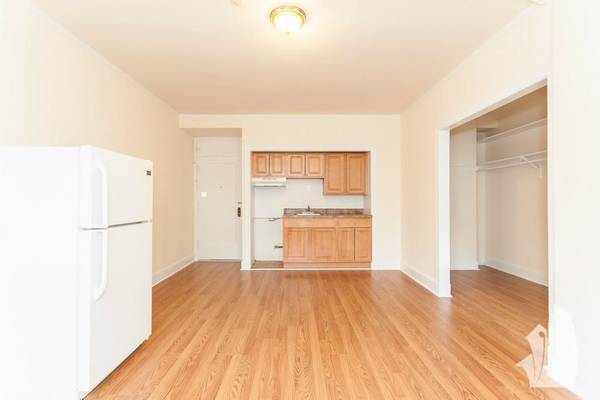 $1,195 / 381ft2 - Heart of Logan Square Studio! (Logan Square)64041644692226123