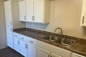 $850 / 253ft2 - Studio available in historic Cap Hill building (shared kitchen) (capitol hill)63659484225409121