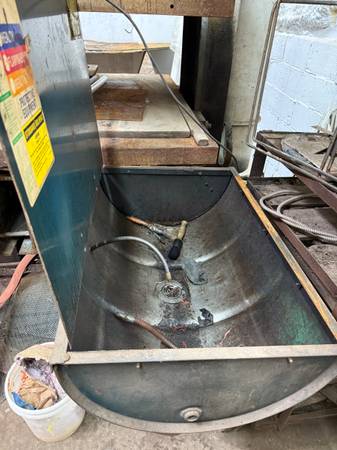 PARTS CLEANER HEAVY DUTY WITH SOLVENT PUMP/STAND 1