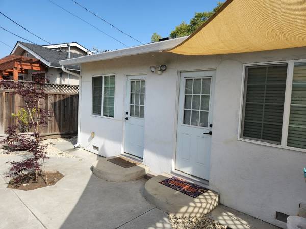 $1,050 / 1br - 300ft2 - Spacious room for rent, private entrance (santa clara)63847327633281122